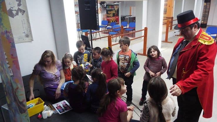 Profesorul de Joacu0103 - Clubul ARLECHIN - Botosani Shopping Center