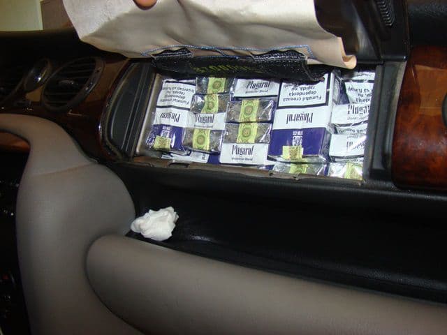 igarete de contrabandă descoperite cu ajutorul câinelui MICAX - 4