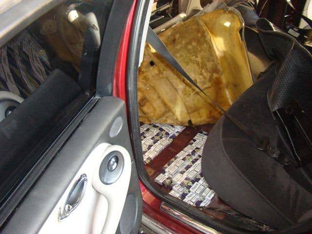 igarete de contrabandă descoperite cu ajutorul câinelui MICAX - 12