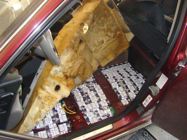 igarete de contrabandă descoperite cu ajutorul câinelui MICAX - 13