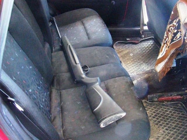 Armă cu aer comprimat şi muniţia aferentă confiscată la PTF Stânca