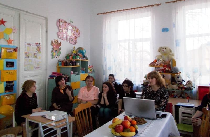 Gradinita cu P.P. Nr. 6 Dorohoi - Festivalul - Concurs - Din lada cu zestre a bunicii (4)