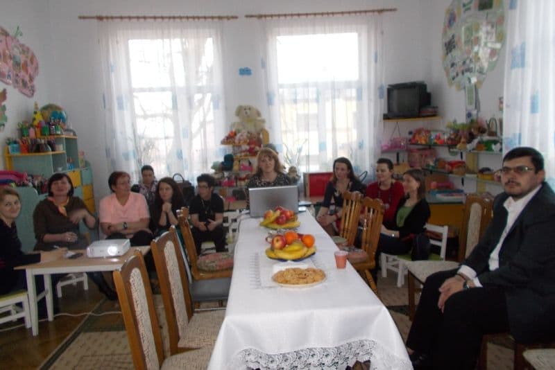 Gradinita cu P.P. Nr. 6 Dorohoi - Festivalul - Concurs - Din lada cu zestre a bunicii (5)