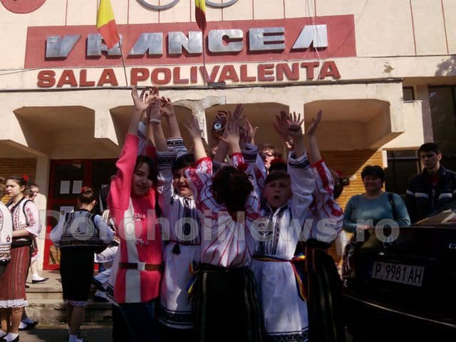Premiul I la concursul de dansuri populare de la FOCSANI (4)