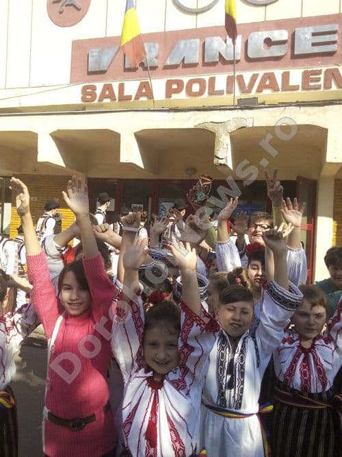 Premiul I la concursul de dansuri populare de la FOCSANI (5)