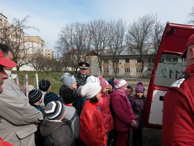 Scoala altfel 2015 la pompierii dorohoieni_08