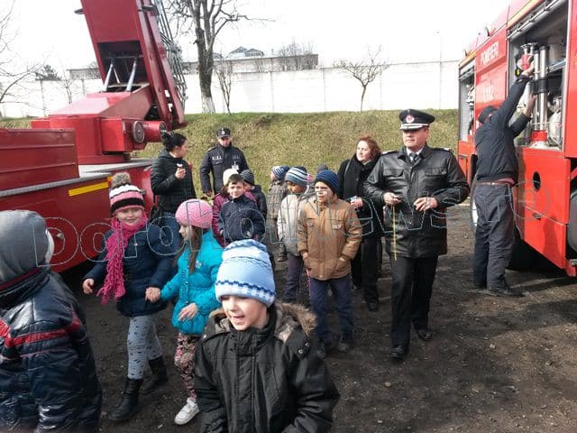 Scoala altfel 2015 la pompierii dorohoieni_13