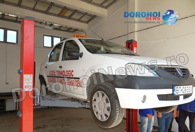 Echipament profesional la Liceul Al Vlahuta Sendriceni 03