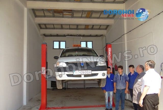 Echipament profesional la Liceul Al Vlahuta Sendriceni 04