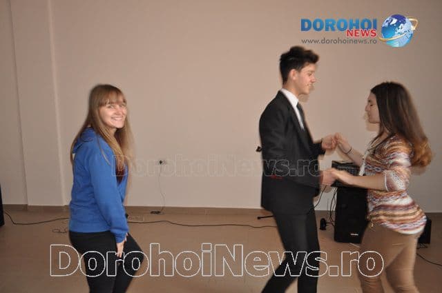 Balul Bobocilor 2015_repetitii Regina_08