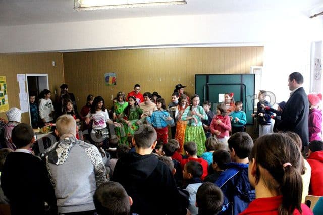 Scoala Ioan Murariu Cristinesti 13