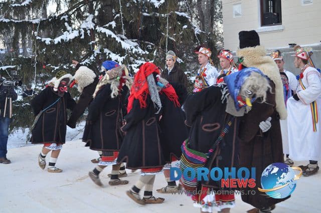 Banda Cordareanca_Formatii de datini si obiceiuri 31 decembrie 2014_08