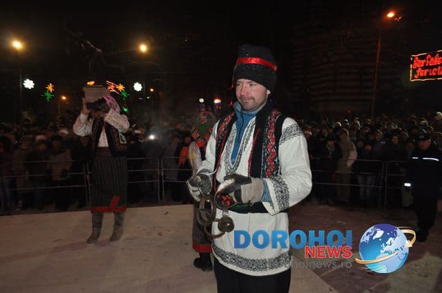Banda Sumanarenilor_Formatii de datini si obiceiuri 31 decembrie 2014_15