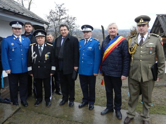 Veteran de război sărbătorit de jandarmi la împlinirea vârstei de 103 ani (2)
