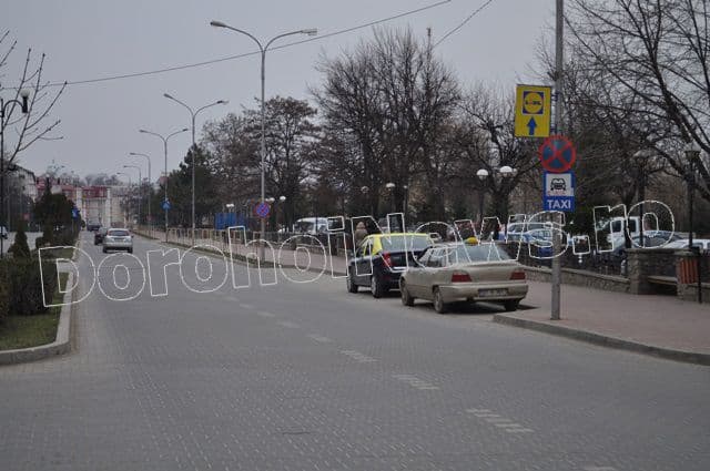 strada Bulevardul Victoriei – imediat după intrarea în curtea Spitalului Municipal Dorohoi_01