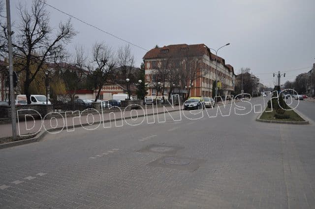 strada Bulevardul Victoriei – imediat după intrarea în curtea Spitalului Municipal Dorohoi_02