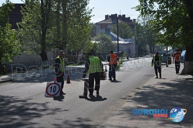 Cratere aparute in asfalt in Dorohoi_01