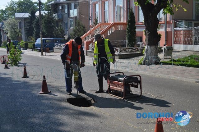 Cratere aparute in asfalt in Dorohoi_04