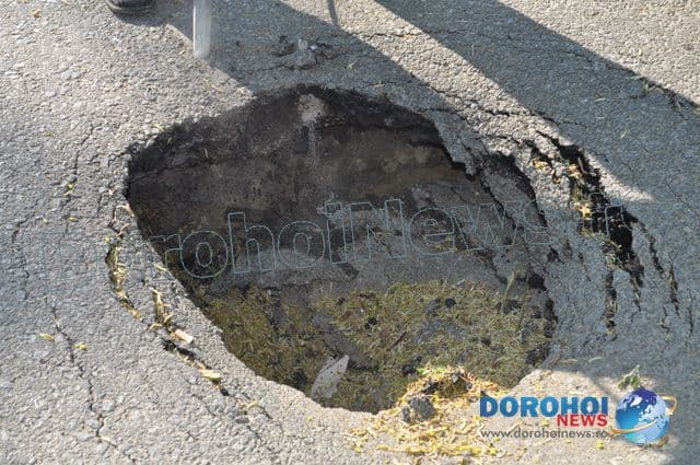 Cratere aparute in asfalt in Dorohoi_06