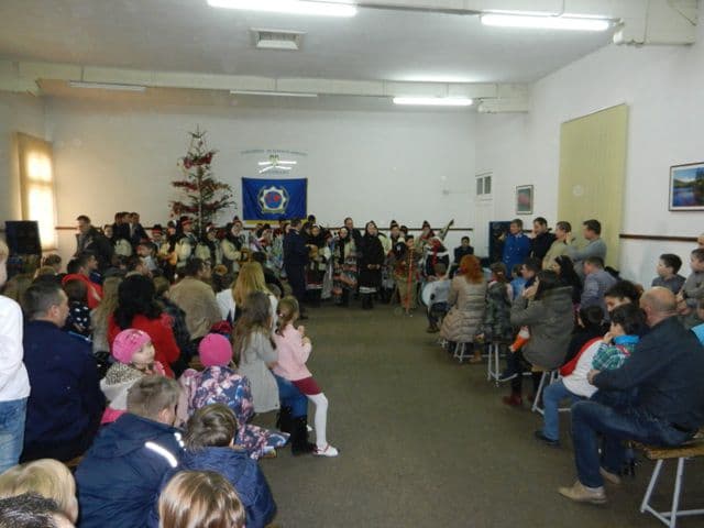 Tradiţiile de iarnă păstrate de jandarmii botoşăneni (2)