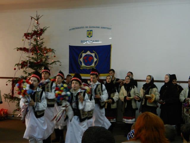 Tradiţiile de iarnă păstrate de jandarmii botoşăneni (4)