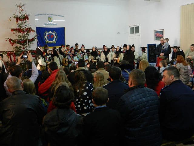 Tradiţiile de iarnă păstrate de jandarmii botoşăneni (5)