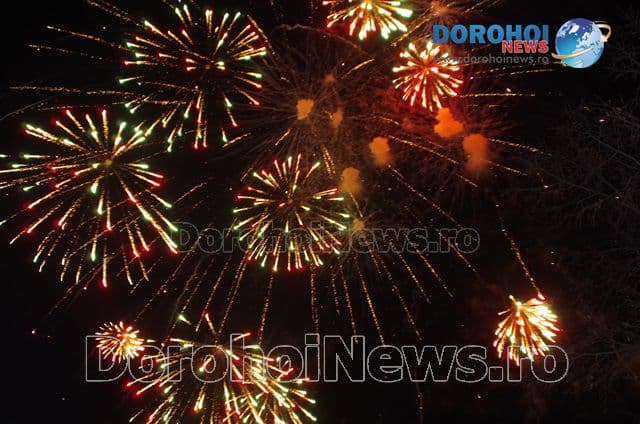 Revelion 2016: Impresionant foc de artificii la Dorohoi, oferit de autoritățile locale la trecerea dintre ani! - VIDEO