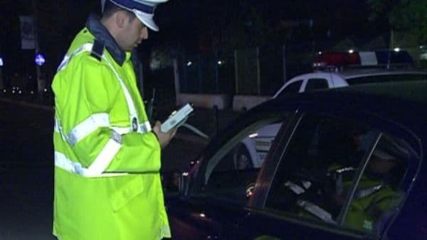 Tânăr sub influenţa alcoolului şi cu permisul reţinut, depistat de poliţiştii botoşăneni