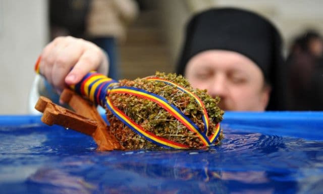 Tradiţii şi superstiţii de Bobotează, ziua în care se deschid cerurile