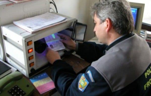 Depistat de poliţiştii de frontieră conducând un autoturism ce figura ca fiind radiat din circulaţie