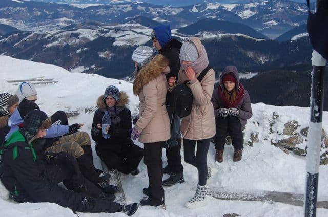 Proiect de supraviețuire montană și sporturi de iarnă cu profesori din județul Botoșani - FOTO