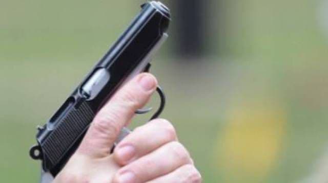 Șocant! Un profesor a propus dreptul de a purta armă, pentru a-i „împuşca” pe elevi!
