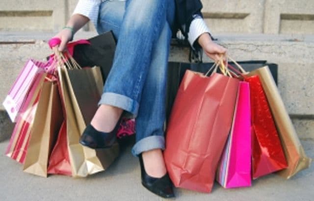 Atenție patroni! Se schimbă regulile în magazine