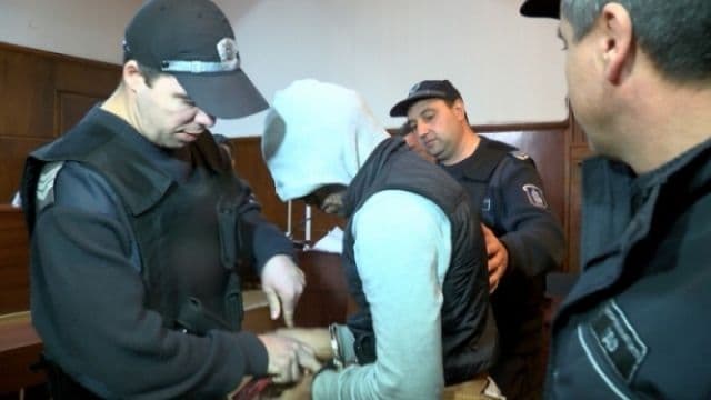 Dorohoian urmărit internaţional pentru fapte grave, localizat de poliţişti și extrădat din Belgia