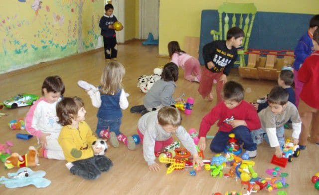 Au fost aprobate tichetele sociale pentru grădiniță. Vezi în ce condiții!