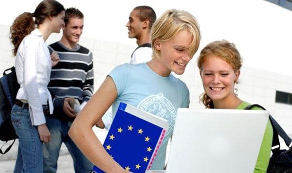 Tinerii din județul Botoșani așteptați la înscrierile pentru „Premiul Charlemagne pentru tinerii europeni”
