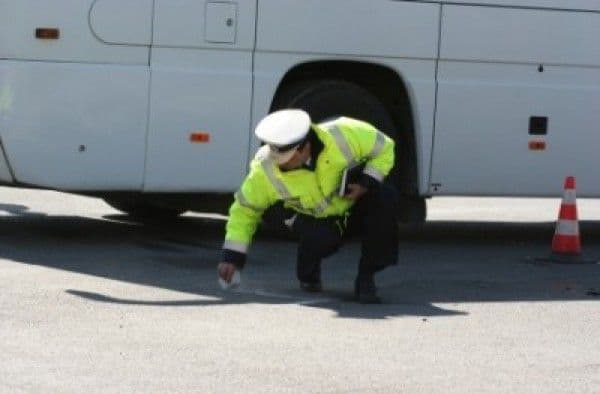 Minor accidentat de un autoturism în timp ce s-a angajat să traverseze neregulamentar strada
