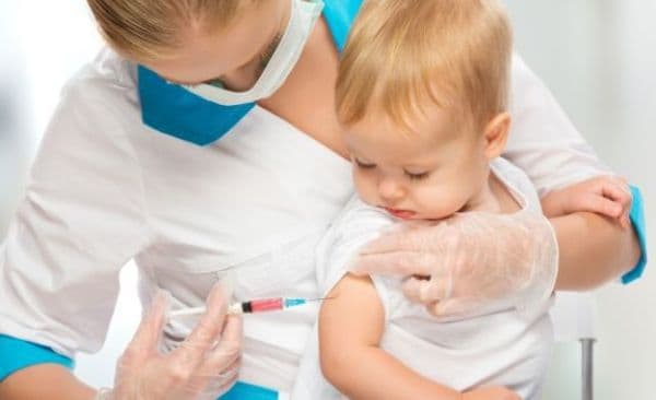 Ministerul Sănătății: De săptămâna viitoare va fi reluată imunizarea copiilor cu vaccinul hexavalent
