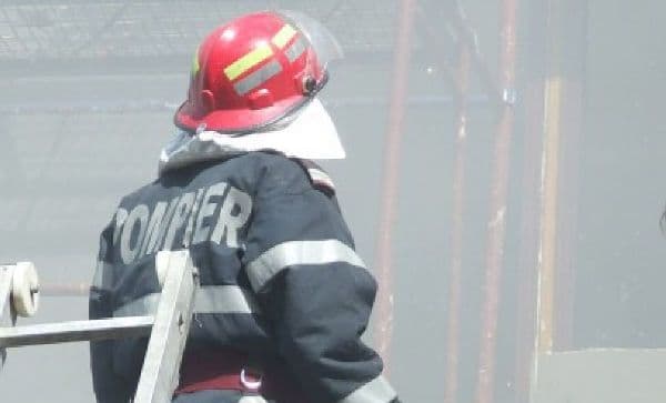 Trei persoane decedate, două internate în spital şi alte 19 evacuate, urmare a incendiilor din ultimele şapte zile de pe raza judeţului Botoşani