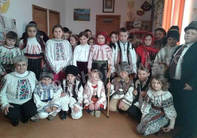 Activitate la Școala Gimnazială „Mihail Sadoveanu” Dumbrăvița „Hai să dăm mână cu mână” - FOTO