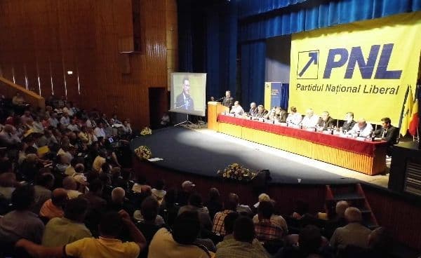 Moment penibil pentru dorohoianul Ioan Domonco, prezent la lansarea candidaţilor PNL la alegerile locale