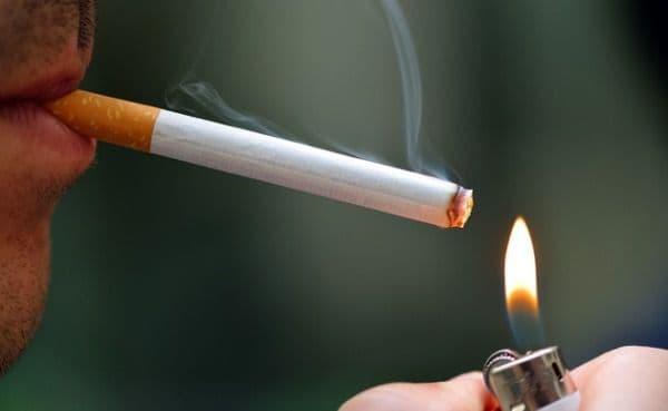 Legea care interzice fumatul în spaţii publice, discutată miercuri la Curtea Constituţională