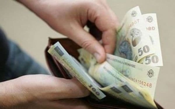 Toți angajații cu salarii mai mici de 3.000 de lei brut vor încasa, venituri mai mari în 2016