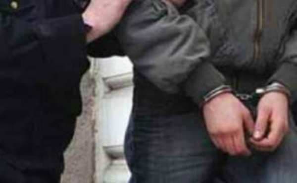 Patru tineri bănuiţi că au tâlhărit un bătrân în vârstă de 82 de ani, reţinuţi de poliţişti