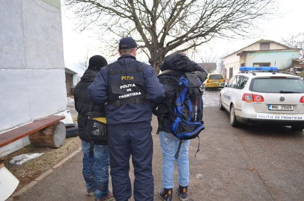 Doi locuitori din Sri Lanka opriţi la Oroftiana de poliţiştii de frontieră Darabani – FOTO