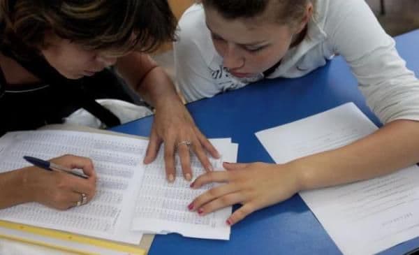 Februarie vine cu emoţii pentru elevi. Calendarul complet al simulărilor