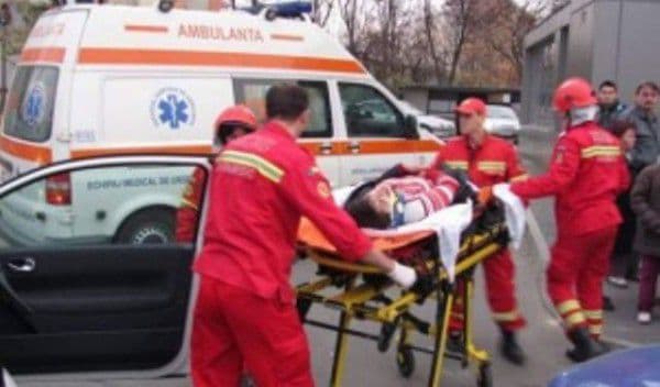 Minoră ajunsă la Spitalul  Județean după ce a fost accidentată de o mașină pe strada Dumbrava Roșie din Dorohoi