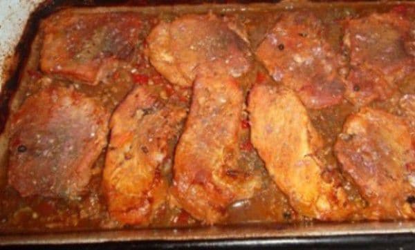 Friptură de porc cu sos de vin roșu