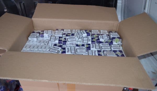 Aproximativ 10.000 ţigarete de contrabandă descoperite şi confiscate de poliţiştii de frontieră - FOTO