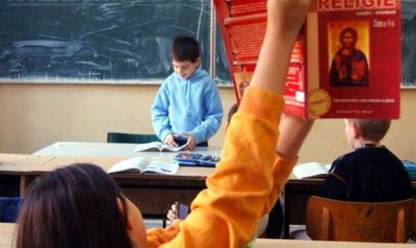 Elevii de peste 14 ani ar putea decide singuri daca vor ora de religie